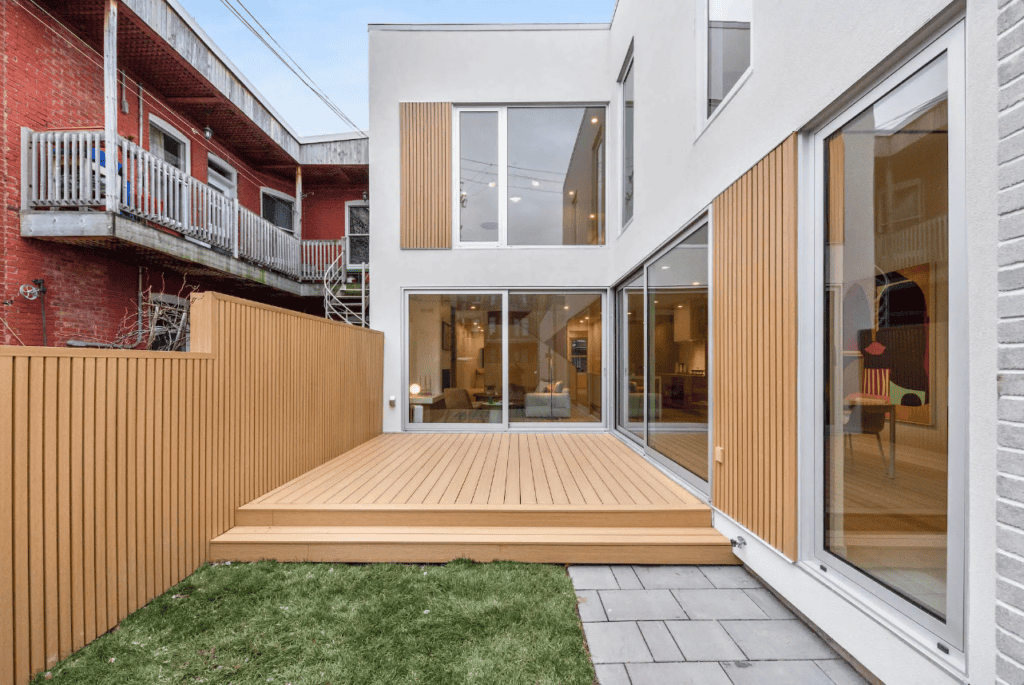 Light colored composted decking, fencing and wall feature